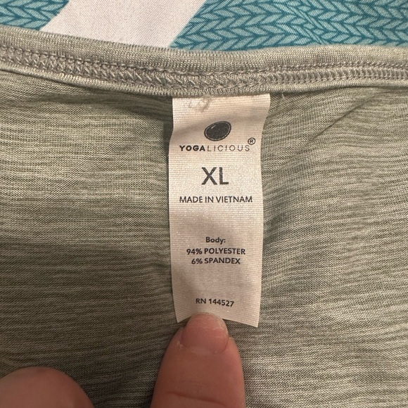 Yogalicious Light Green Knotted Active Tee - Picture 2 of 2